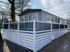 Coghurst Hall Holiday Home Sleeps 6, 2 bedrooms
